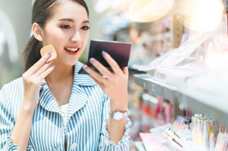週年慶檔期保養品、彩妝類關注度有感提升，讓消費者「被提醒」，走入該百貨消費